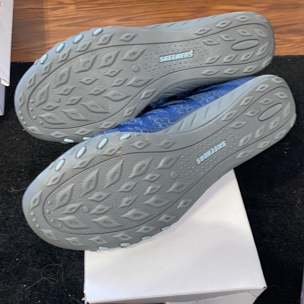NWT Skechers Relaxed Fit® Breathe Easy Infi-Knity Women's Slip-On Shoes - Picture 5 of 5
